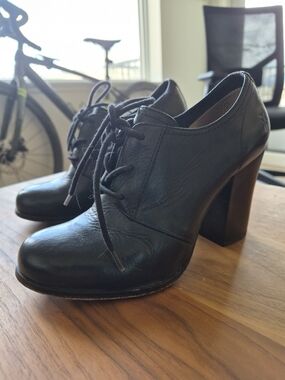 Frye Black Leather Lace-Up Block Heel Oxfords